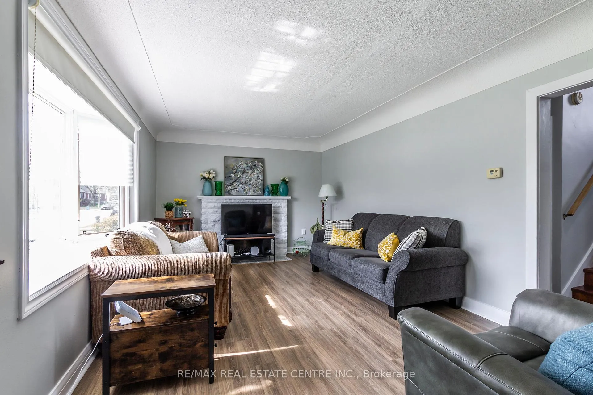 Photo 11 of 20 West 1st Street, Hamilton, Bonnington — HOMEH