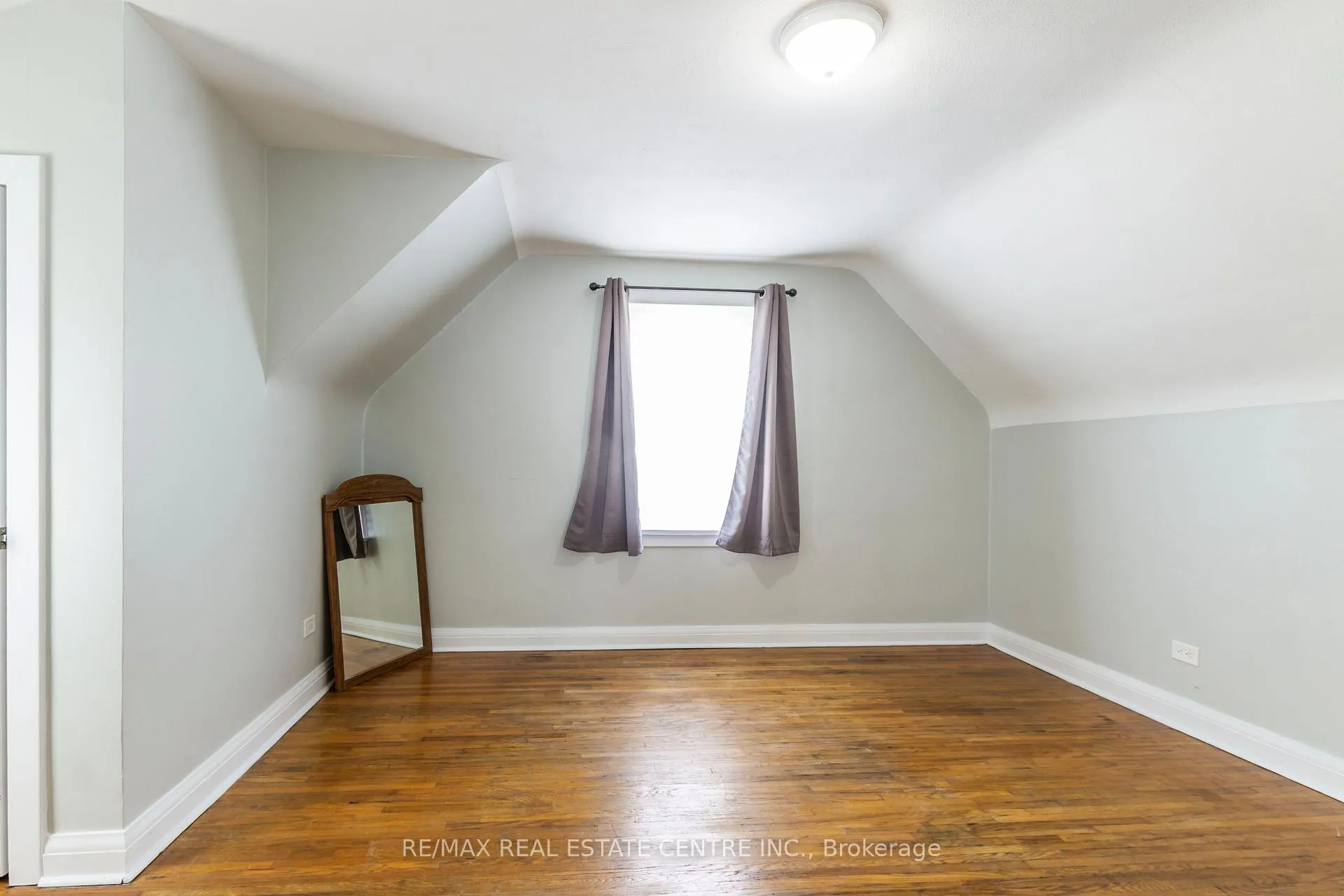 Photo 17 of 20 West 1st Street, Hamilton, Bonnington — HOMEH