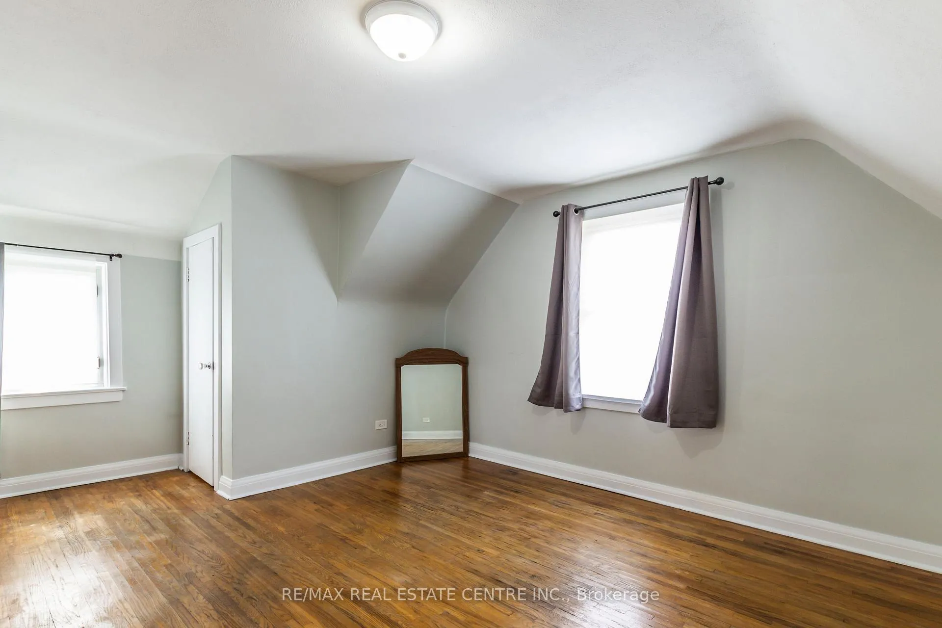Photo 18 of 20 West 1st Street, Hamilton, Bonnington — HOMEH