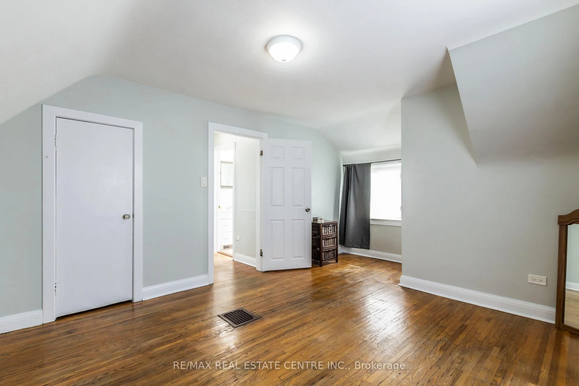 Photo 19 of 20 West 1st Street, Hamilton, Bonnington — HOMEH