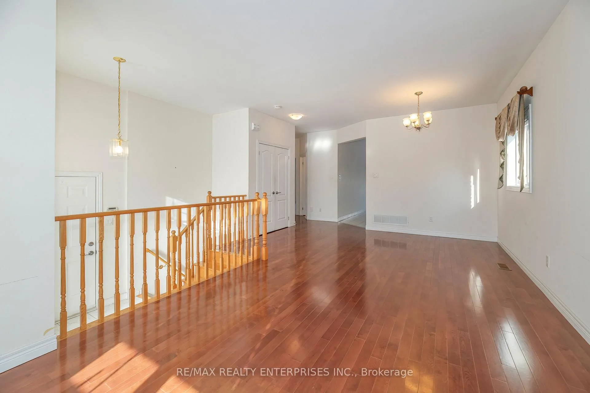 Photo 6 of 802 Coldstream Drive, Oshawa, Samac — HOMEH