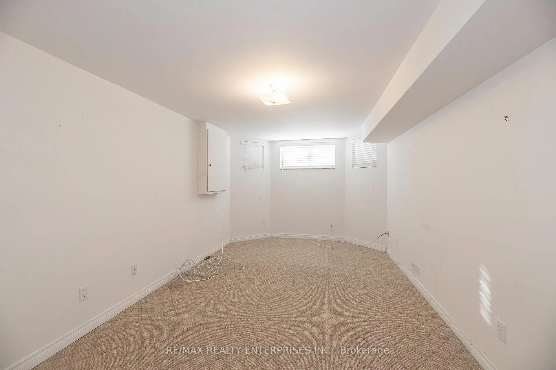 Photo 23 of 802 Coldstream Drive, Oshawa, Samac — HOMEH