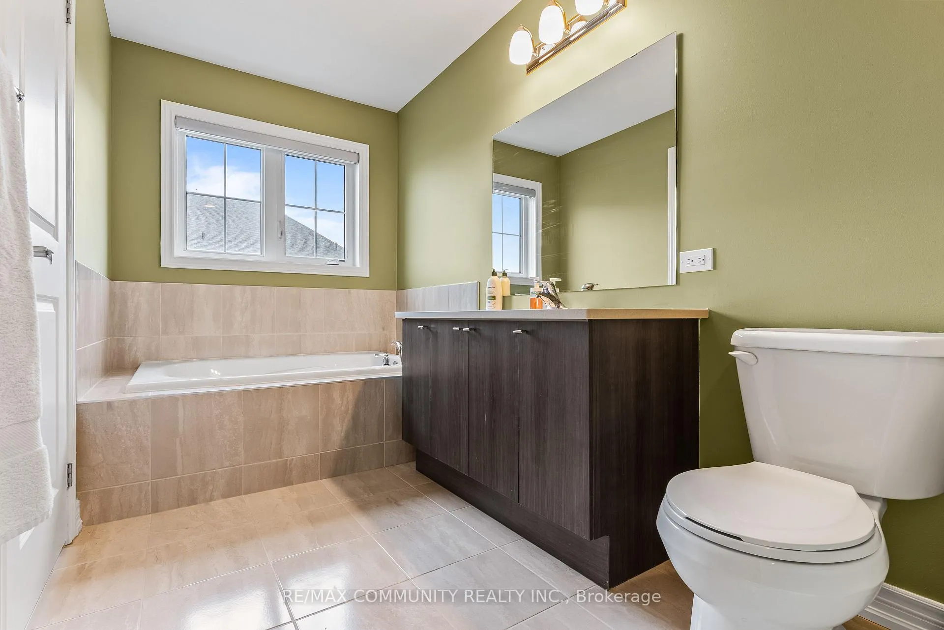 Photo 34 of 88 Littlewood Drive, Whitby, Rural Whitby — HOMEH