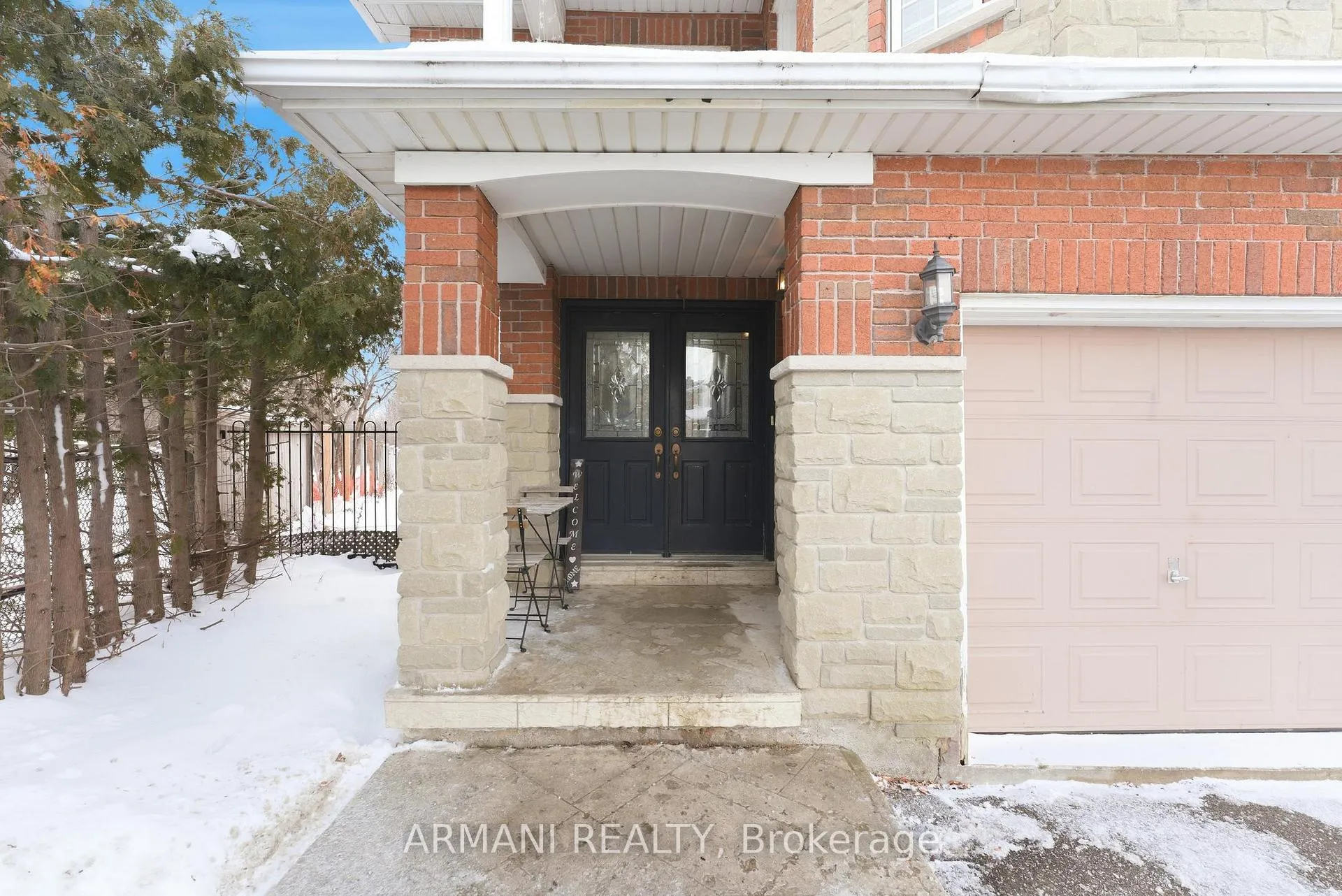 Photo 3 of 46 Purcell Crescent, Vaughan, Maple — HOMEH