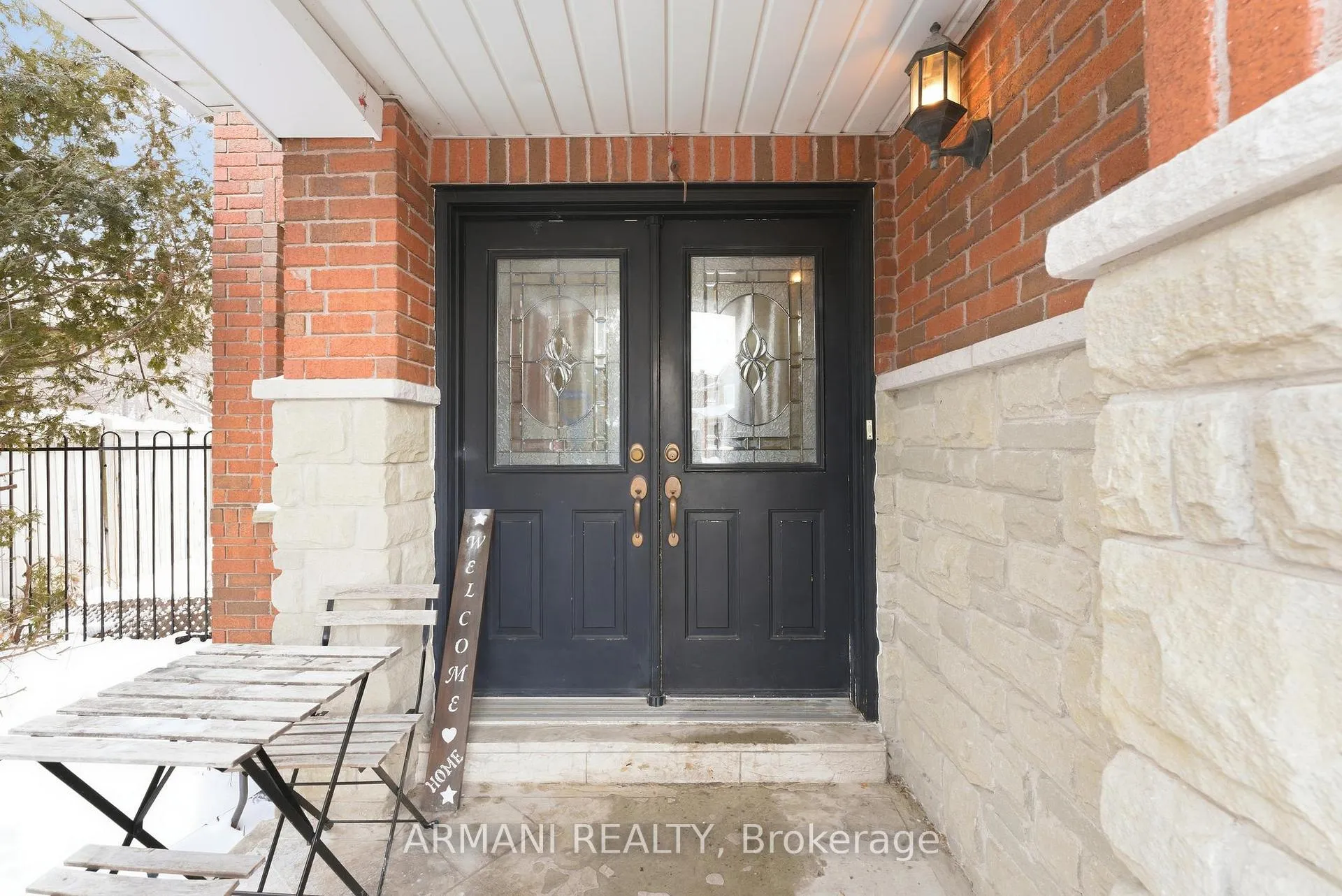 Photo 4 of 46 Purcell Crescent, Vaughan, Maple — HOMEH