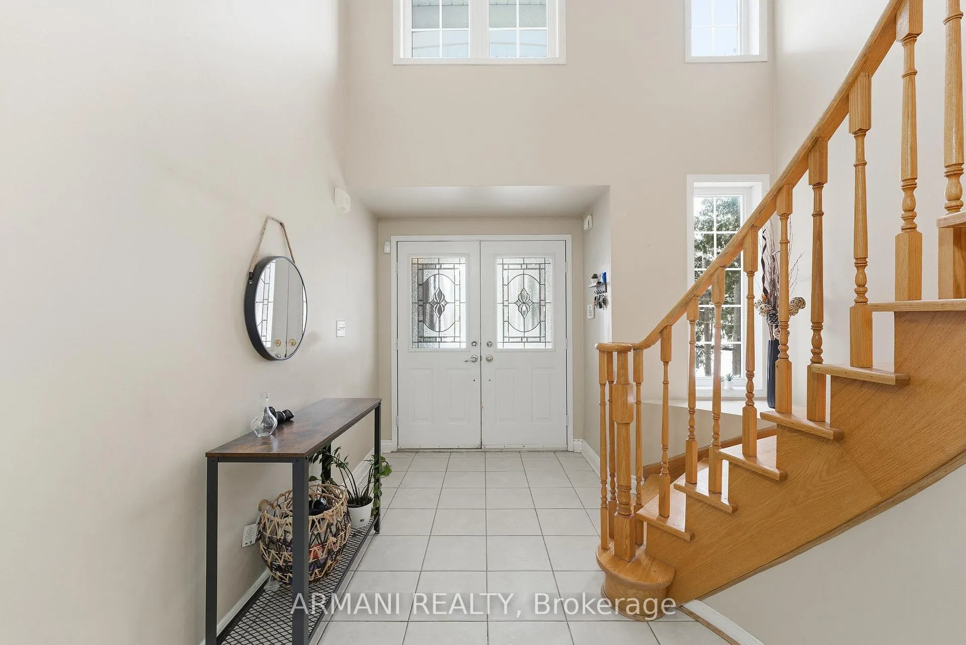 Photo 5 of 46 Purcell Crescent, Vaughan, Maple — HOMEH