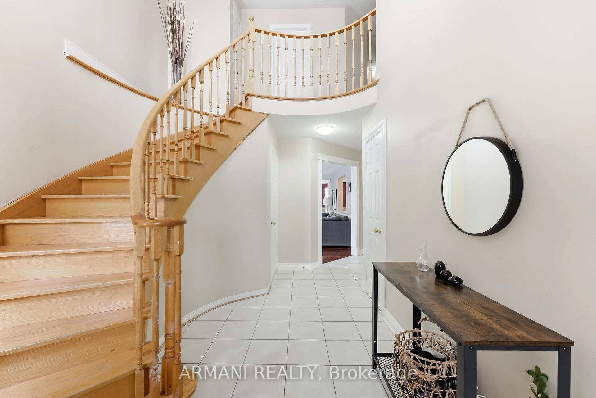 Photo 6 of 46 Purcell Crescent, Vaughan, Maple — HOMEH