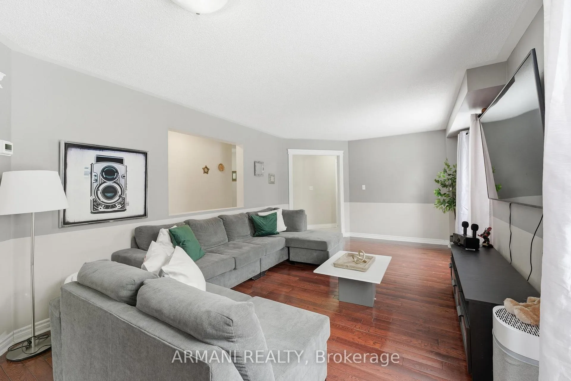 Photo 7 of 46 Purcell Crescent, Vaughan, Maple — HOMEH