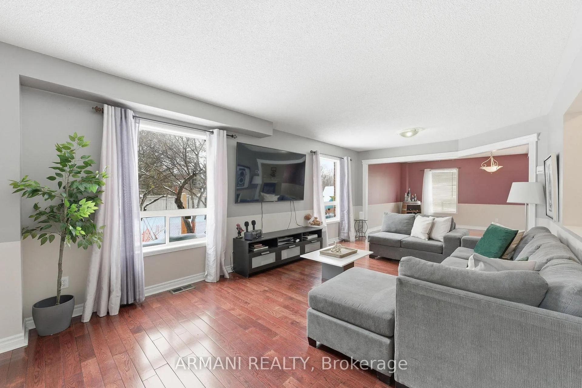 Photo 8 of 46 Purcell Crescent, Vaughan, Maple — HOMEH