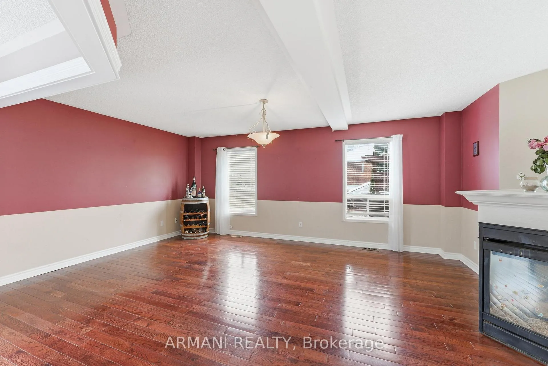 Photo 10 of 46 Purcell Crescent, Vaughan, Maple — HOMEH
