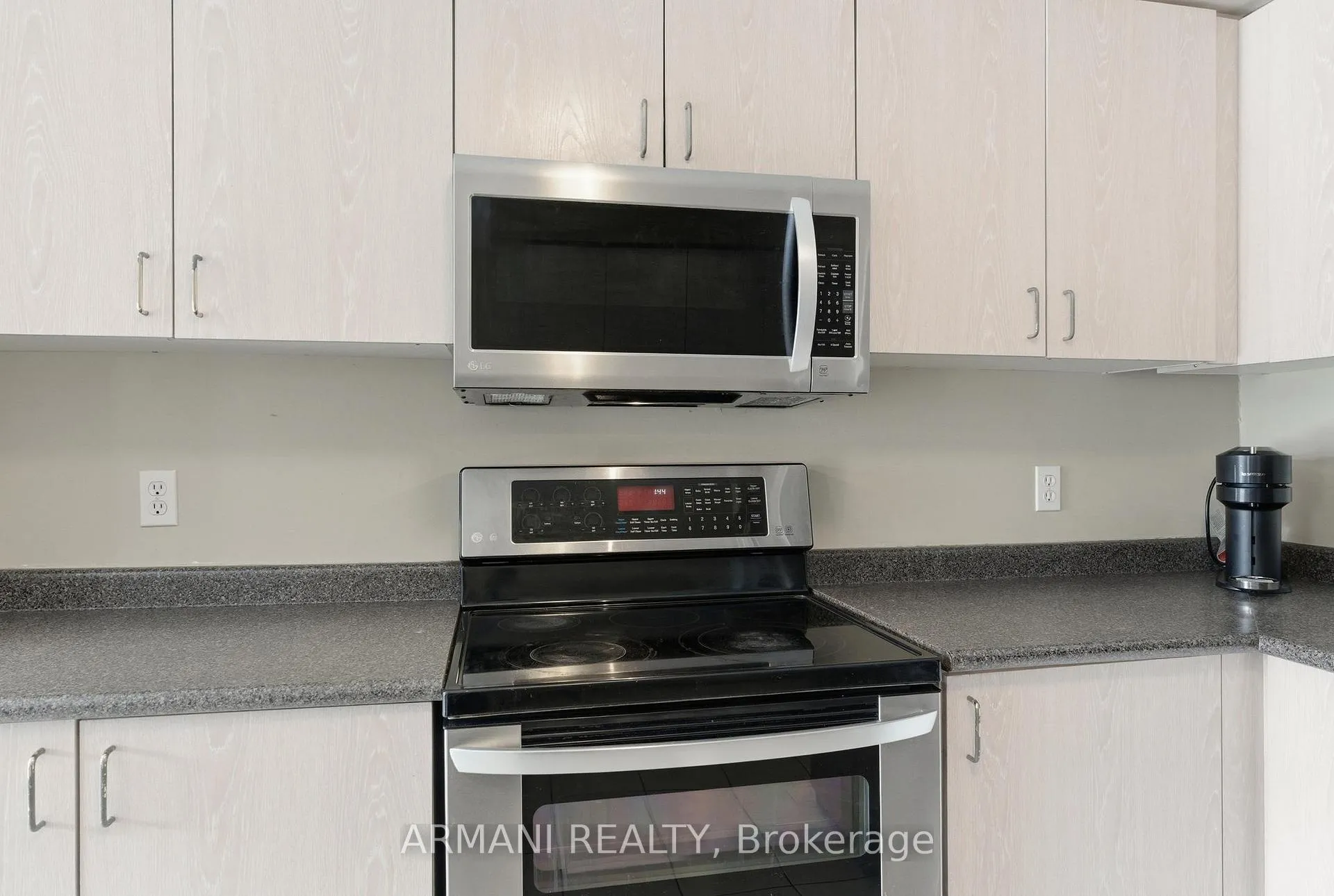 Photo 17 of 46 Purcell Crescent, Vaughan, Maple — HOMEH