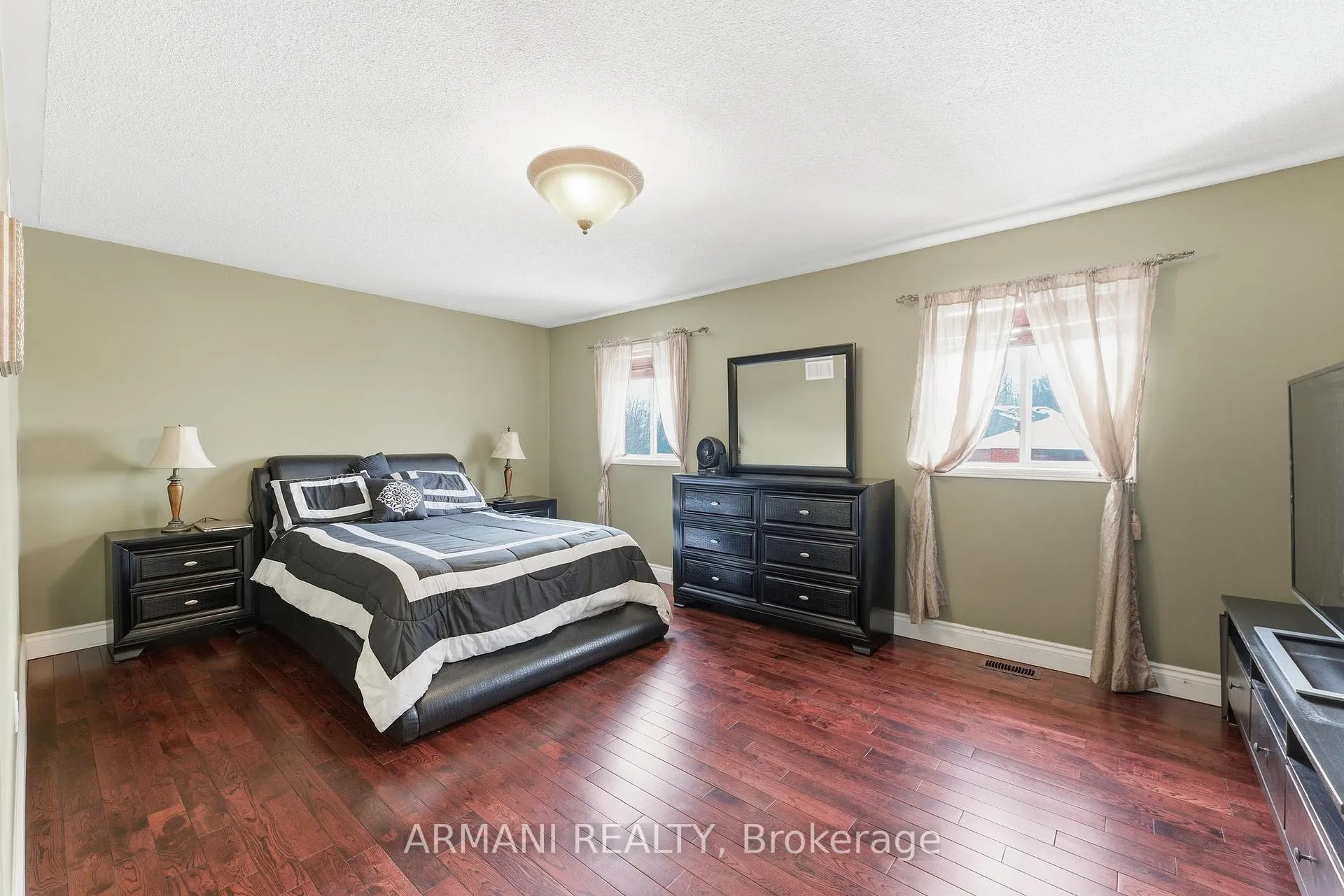 Photo 23 of 46 Purcell Crescent, Vaughan, Maple — HOMEH