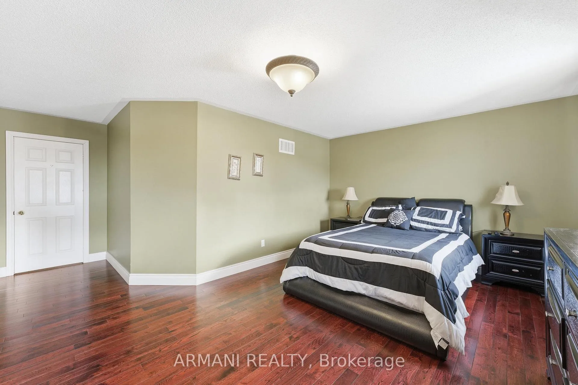 Photo 24 of 46 Purcell Crescent, Vaughan, Maple — HOMEH