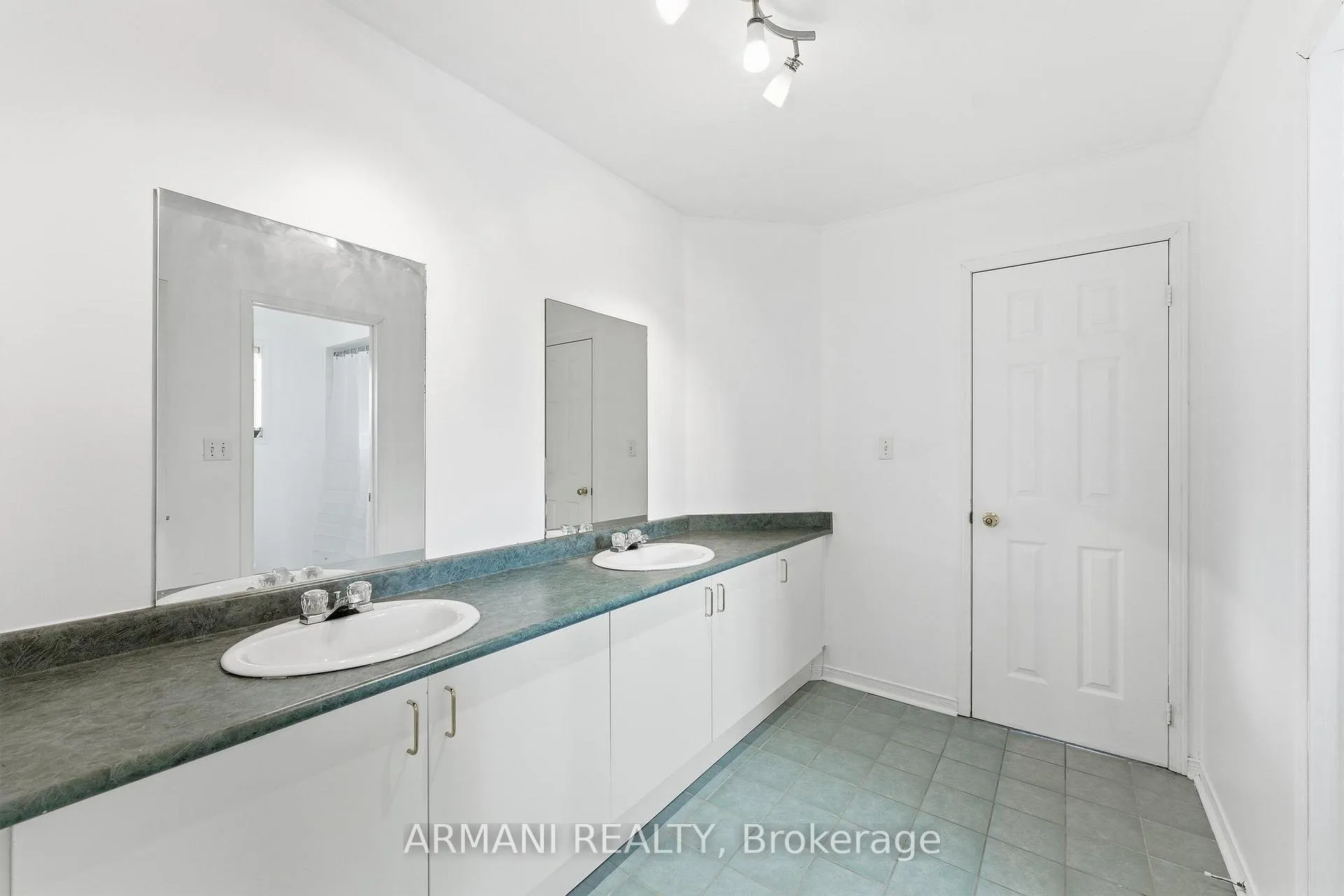 Photo 35 of 46 Purcell Crescent, Vaughan, Maple — HOMEH