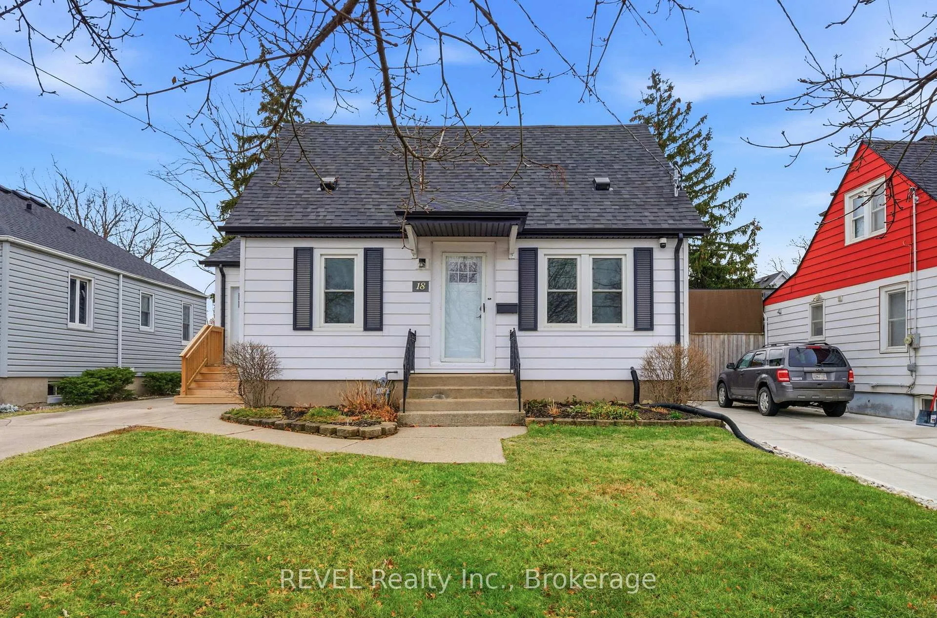 Photo 2 of 18 Lincoln Avenue, St. Catharines, Oakdale — HOMEH