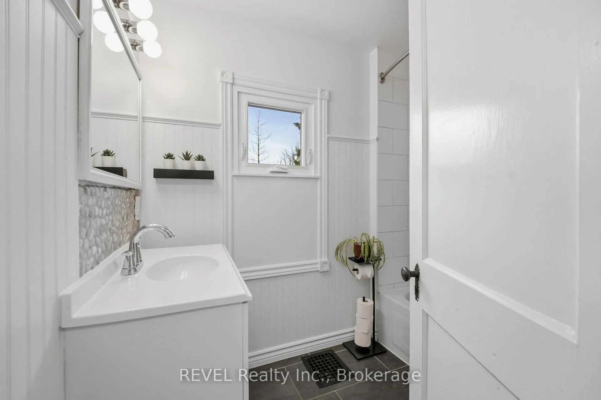 Photo 22 of 18 Lincoln Avenue, St. Catharines, Oakdale — HOMEH