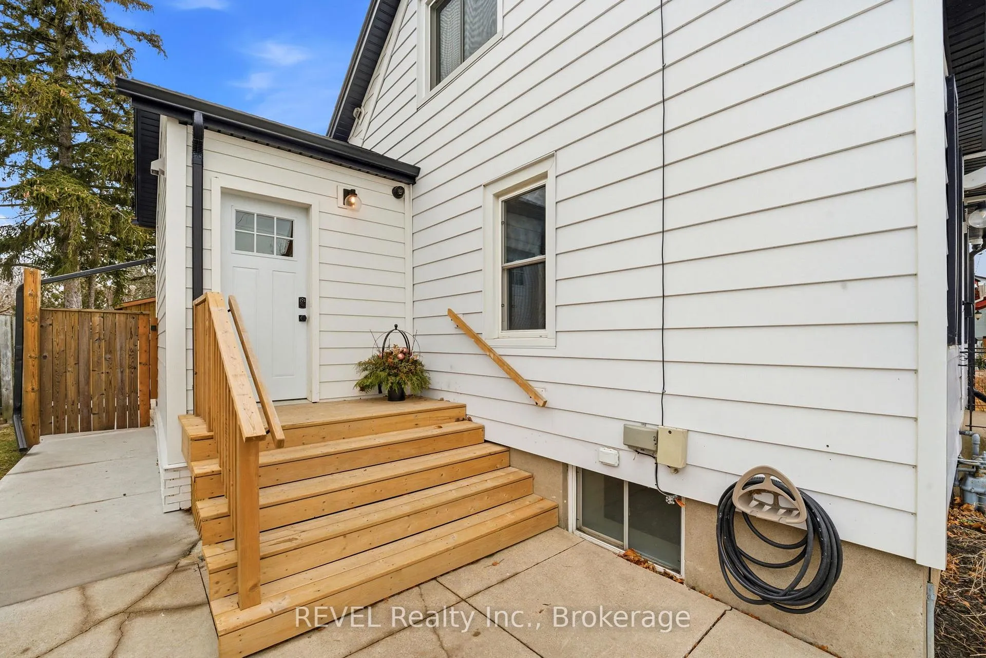Photo 36 of 18 Lincoln Avenue, St. Catharines, Oakdale — HOMEH
