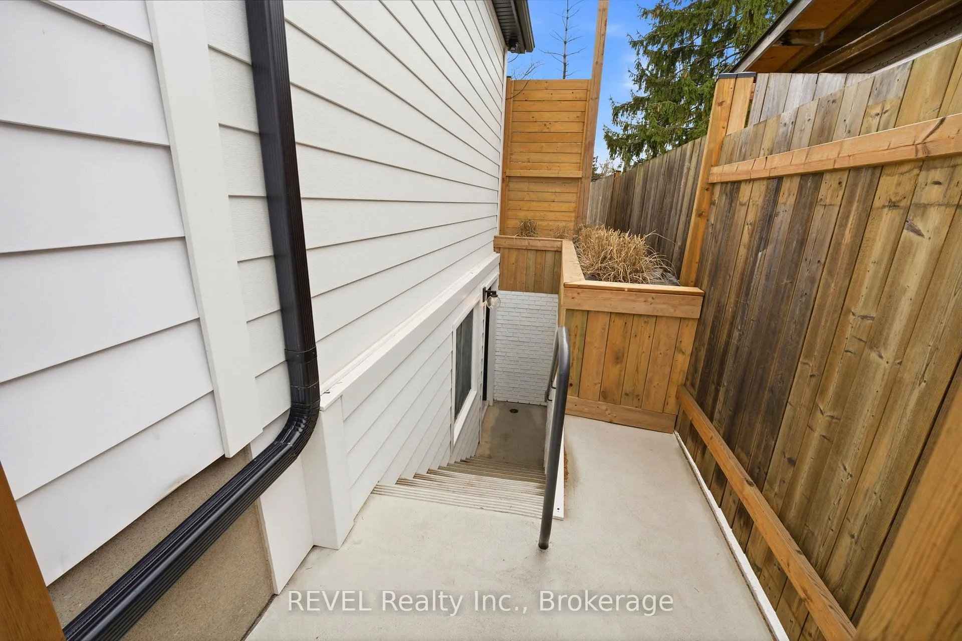 Photo 37 of 18 Lincoln Avenue, St. Catharines, Oakdale — HOMEH