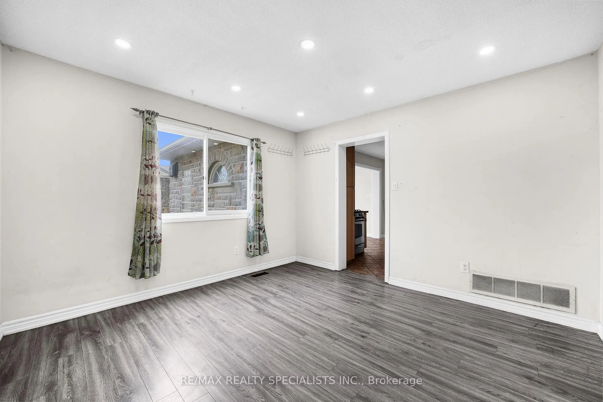 Photo 15 of 56 Pepler Place, Barrie, Sunnidale — HOMEH
