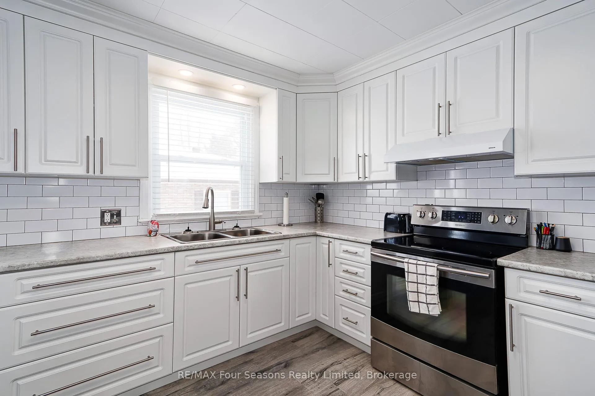 Photo 17 of 222 Charles Street, Clearview, Stayner — HOMEH