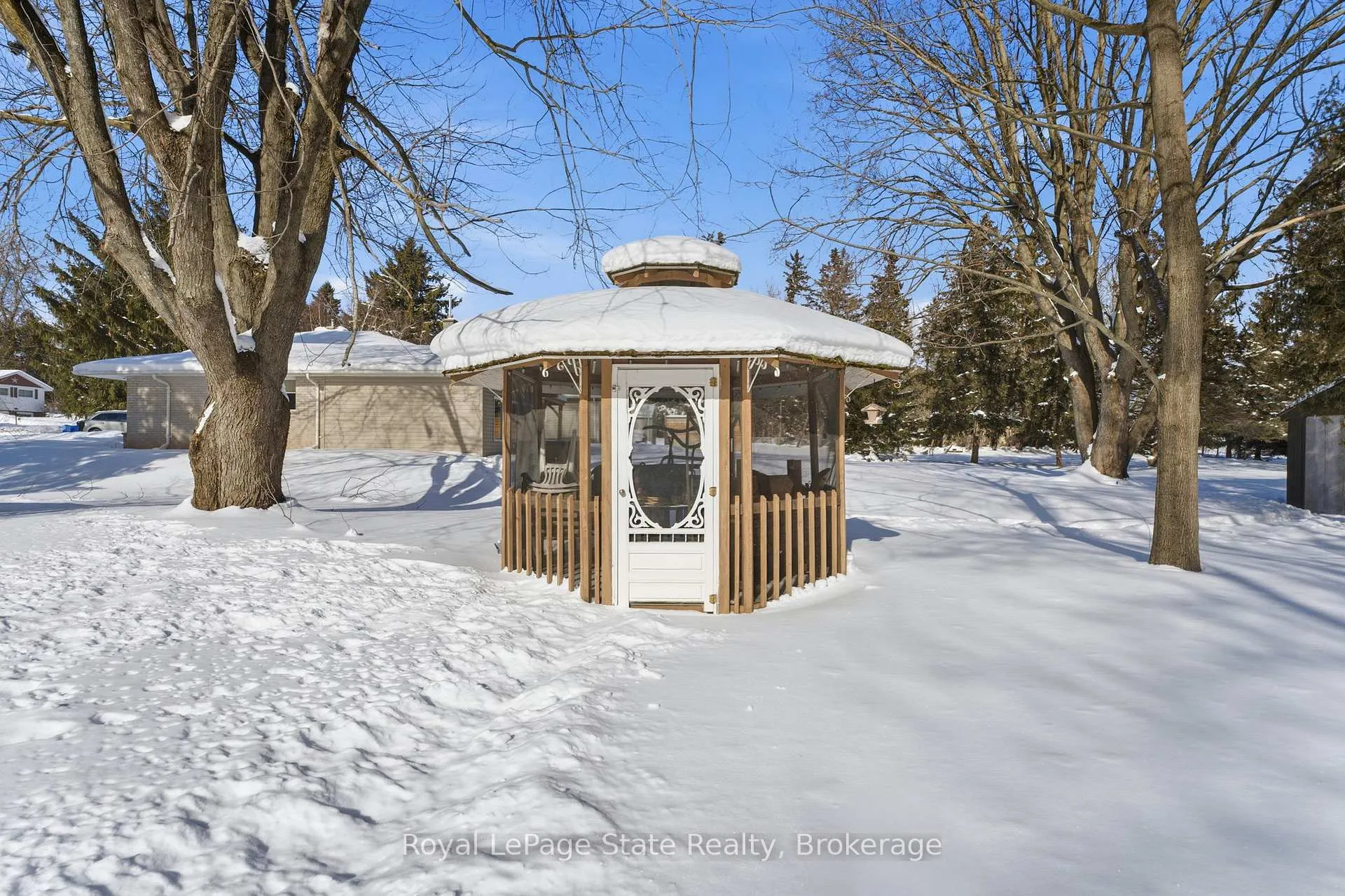 Photo 2 of 34 Carey Street, Hamilton, Rural Flamborough — HOMEH
