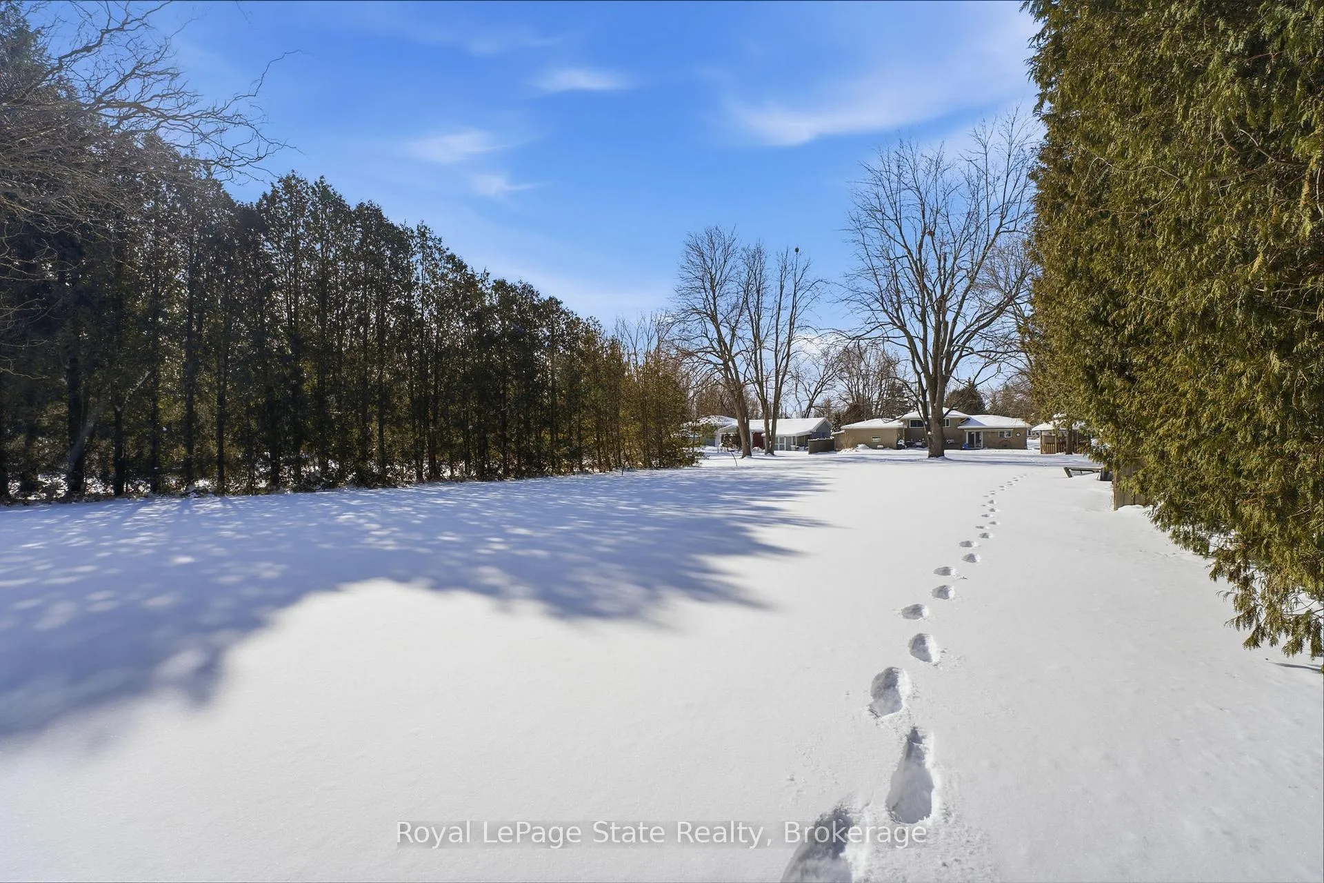 Photo 3 of 34 Carey Street, Hamilton, Rural Flamborough — HOMEH