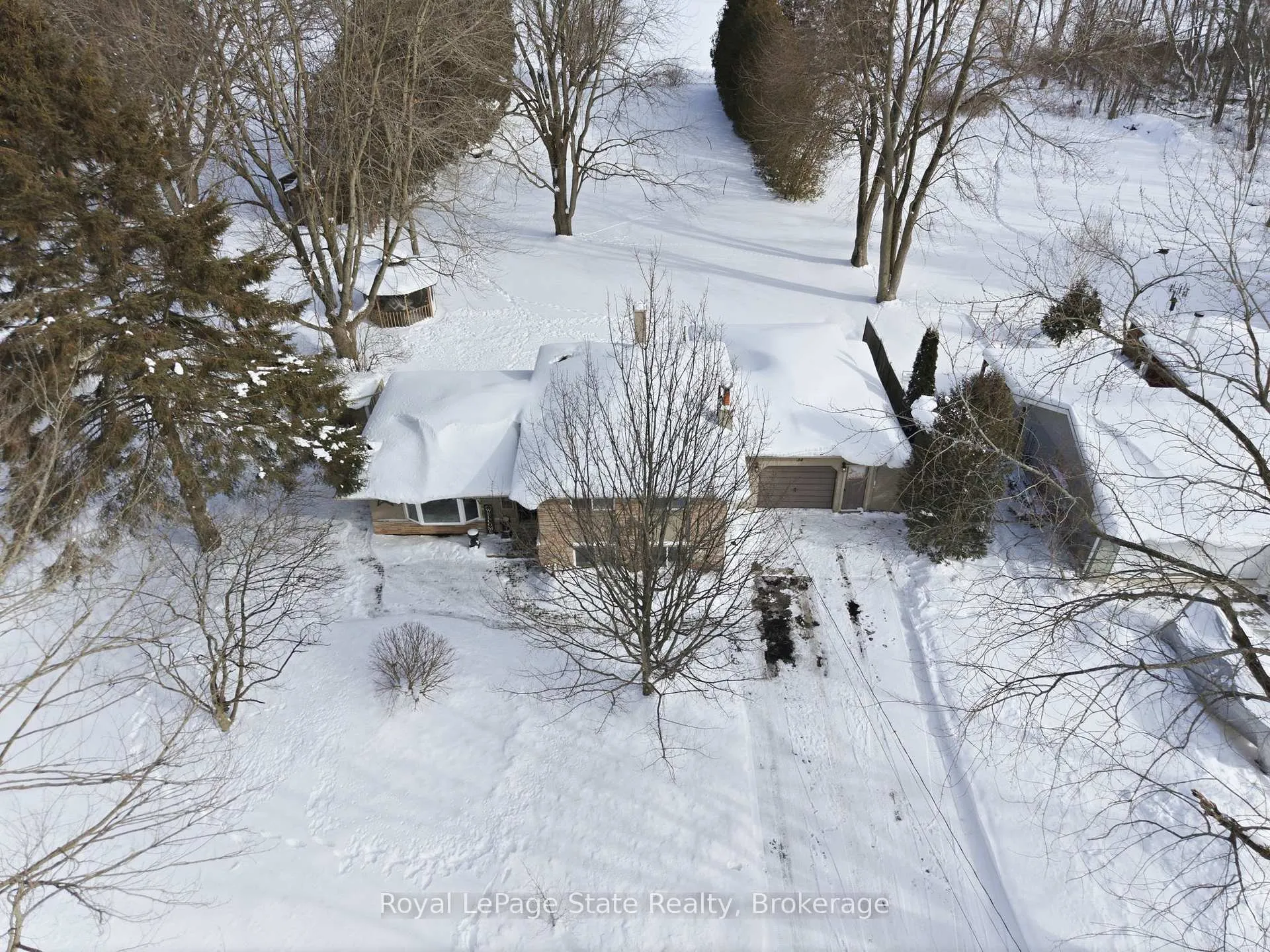 Photo 5 of 34 Carey Street, Hamilton, Rural Flamborough — HOMEH
