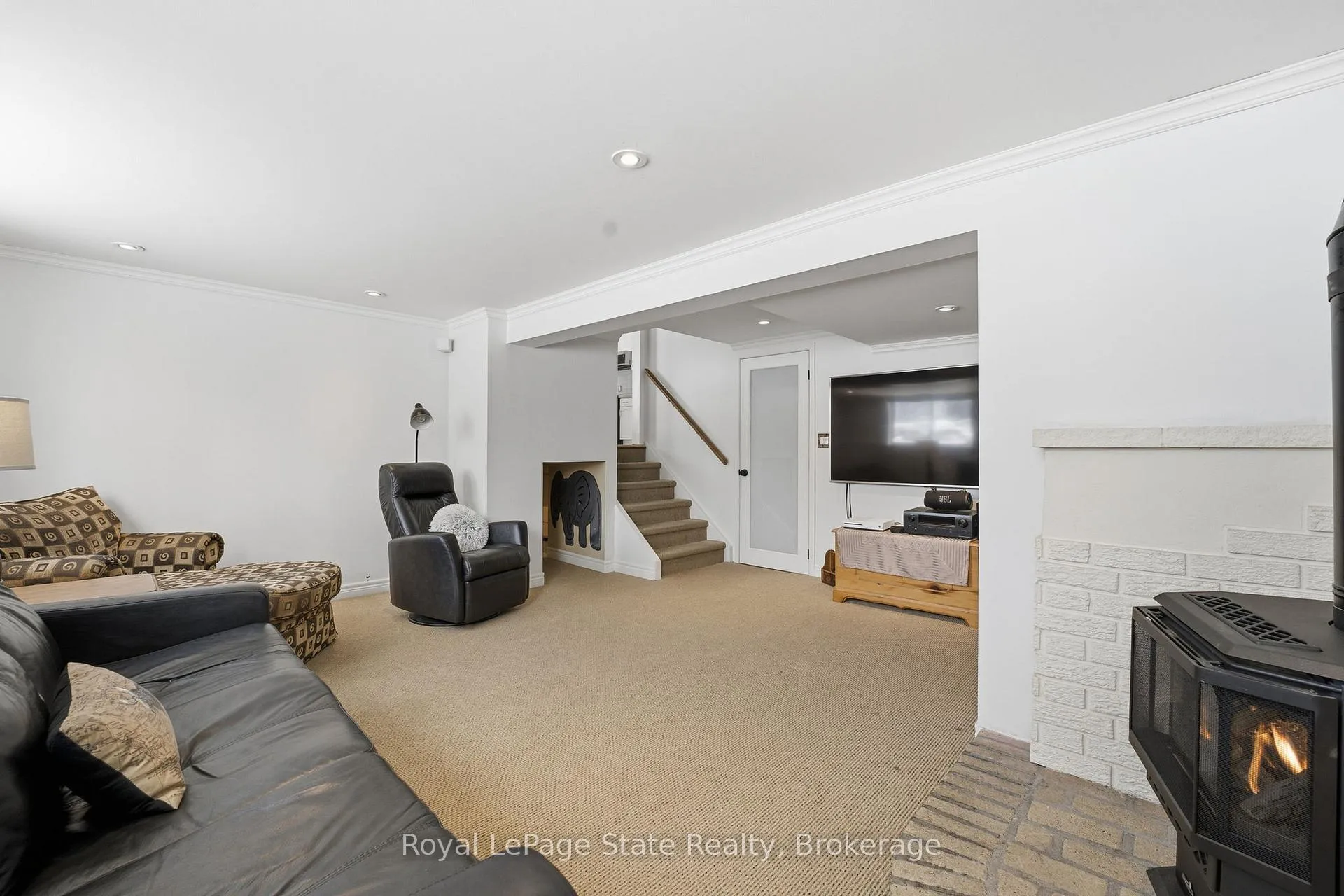 Photo 32 of 34 Carey Street, Hamilton, Rural Flamborough — HOMEH