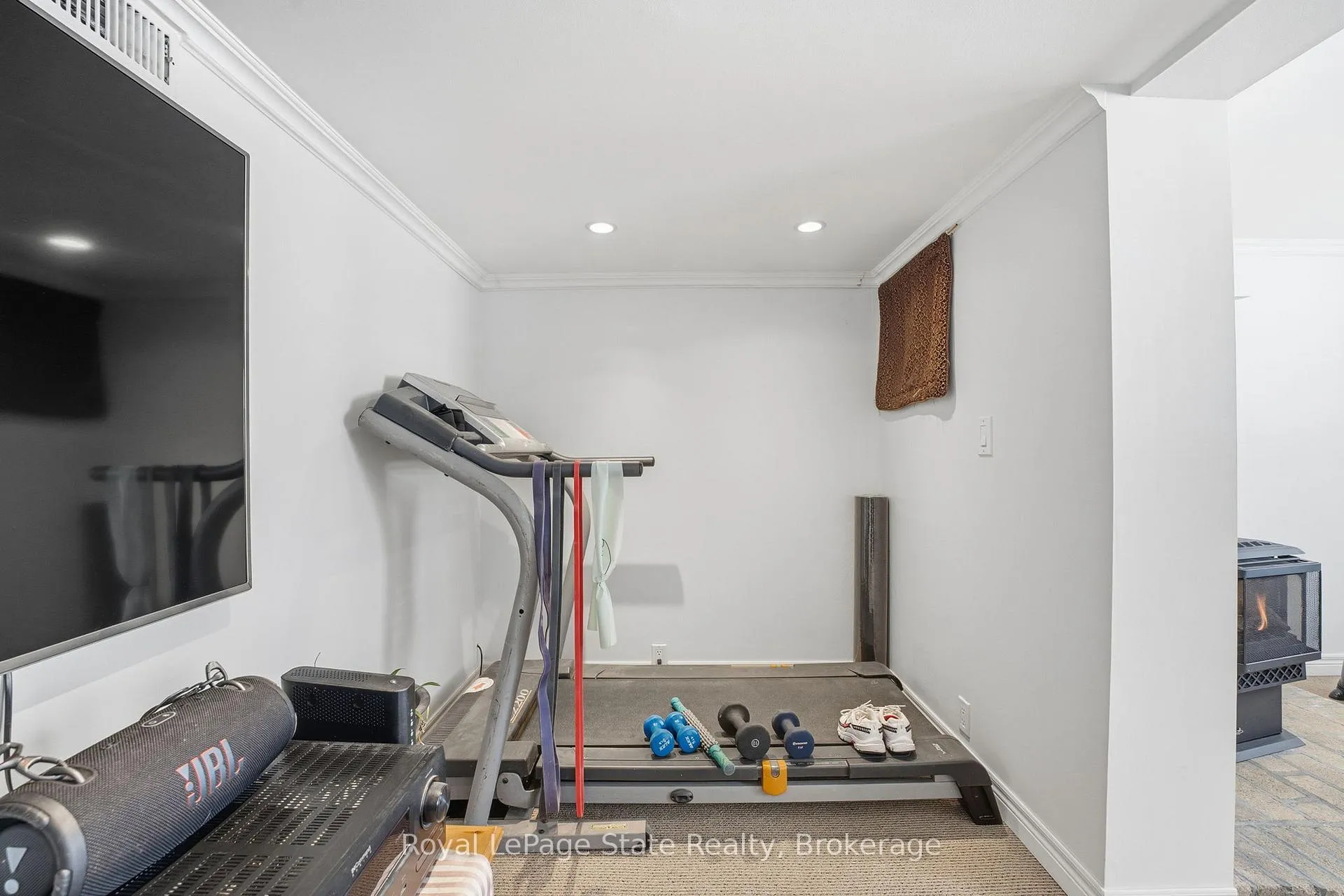 Photo 33 of 34 Carey Street, Hamilton, Rural Flamborough — HOMEH