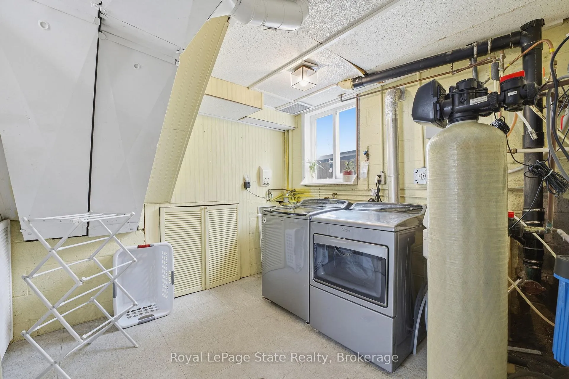 Photo 34 of 34 Carey Street, Hamilton, Rural Flamborough — HOMEH