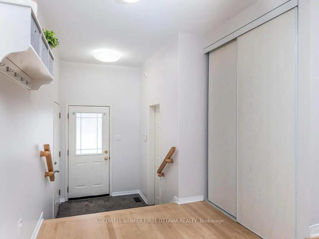Photo 4 of 241 Meadowbreeze Drive, Ottawa, Kanata - Emerald Meadows/Trailwest — HOMEH