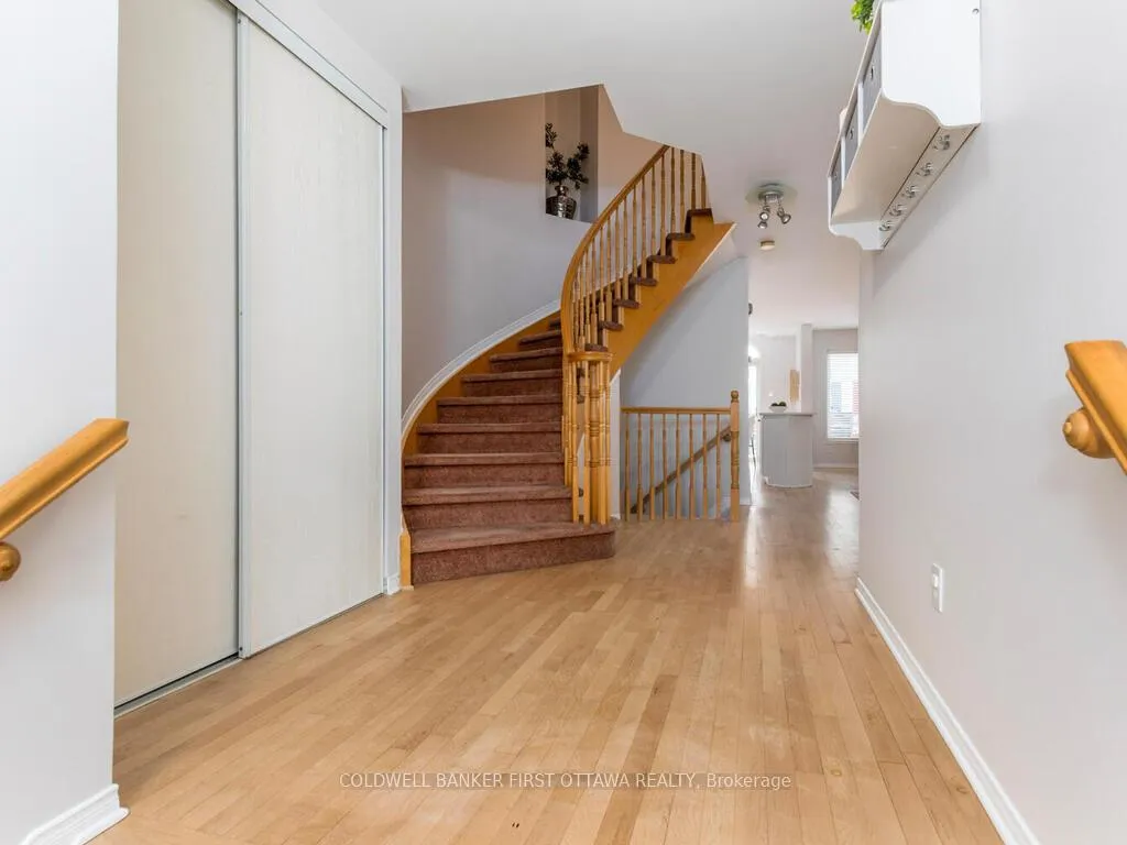 Photo 5 of 241 Meadowbreeze Drive, Ottawa, Kanata - Emerald Meadows/Trailwest — HOMEH