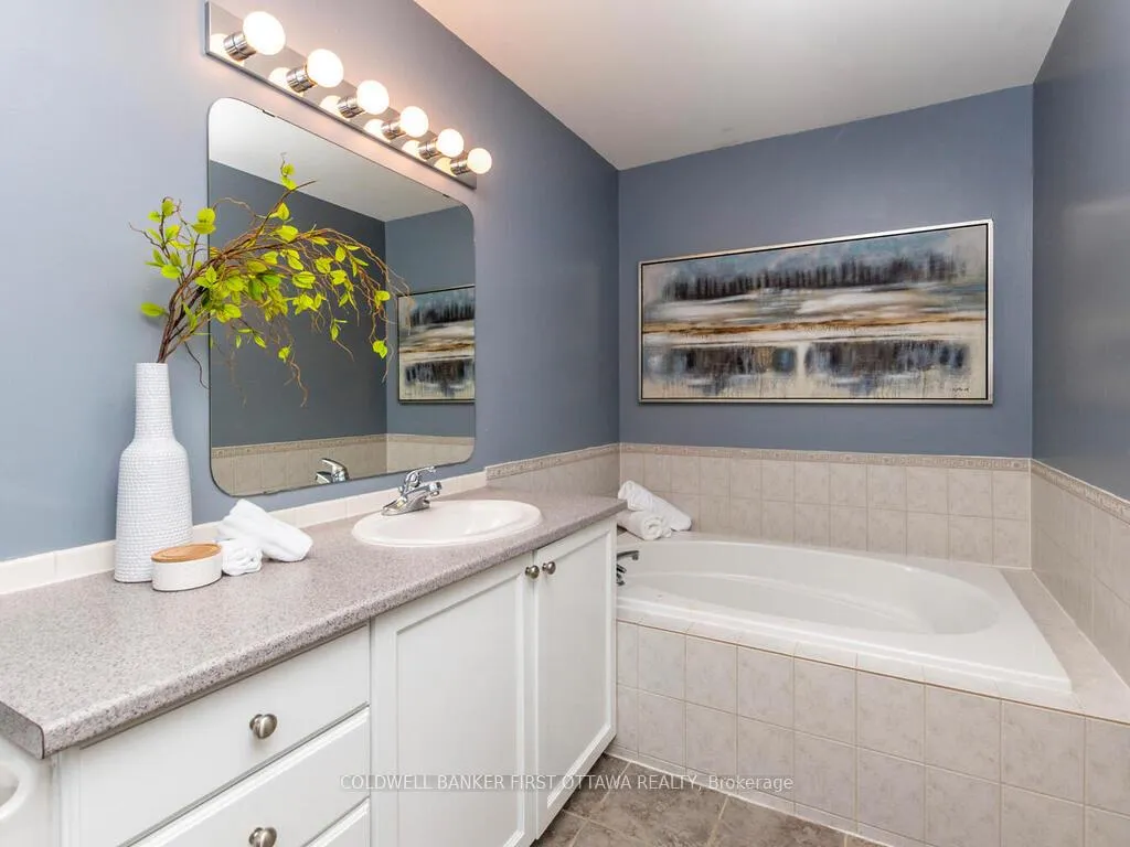 Photo 22 of 241 Meadowbreeze Drive, Ottawa, Kanata - Emerald Meadows/Trailwest — HOMEH