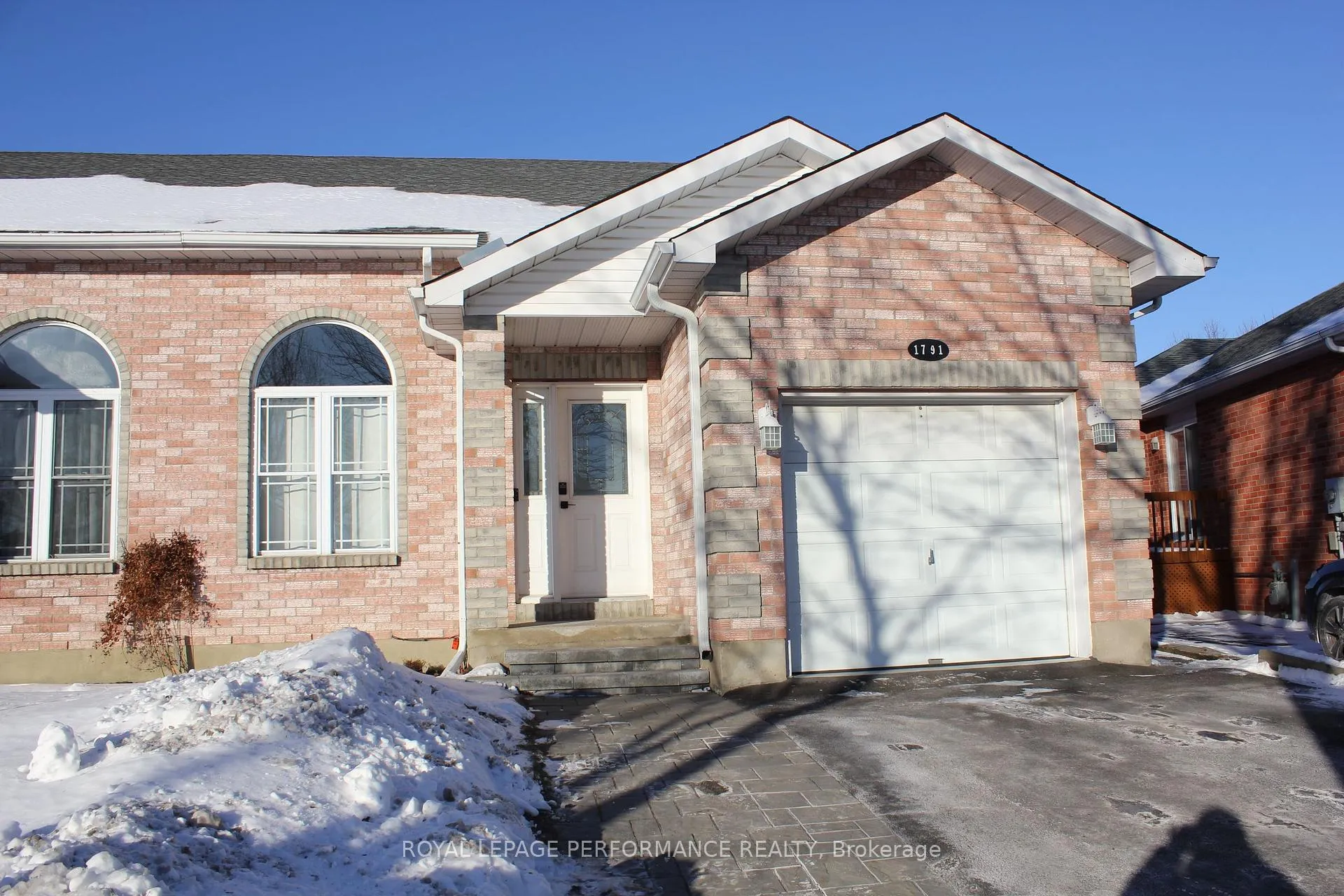 Photo 3 of 1791 Cumberland Street, Cornwall — HOMEH