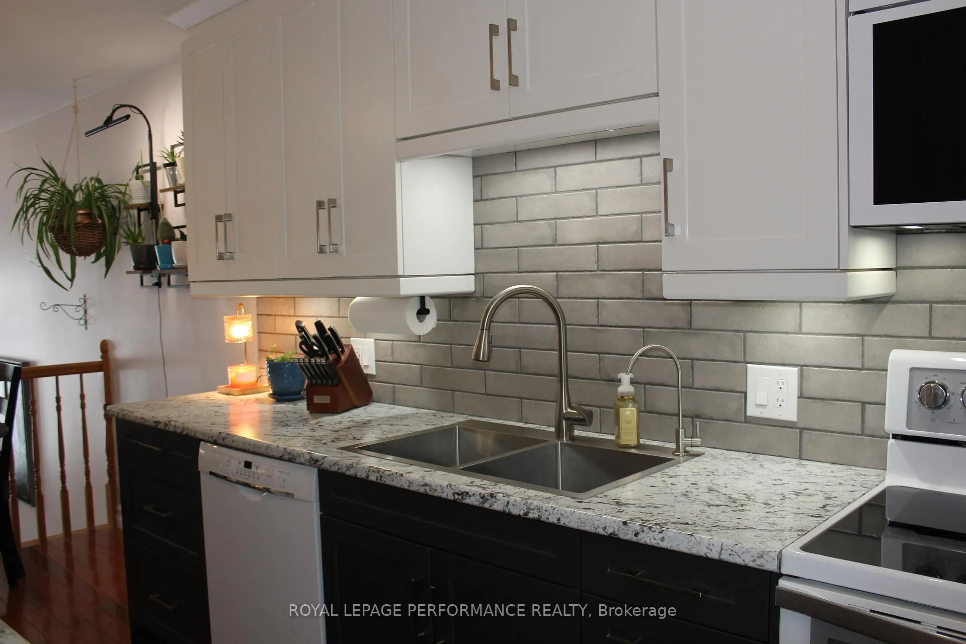 Photo 14 of 1791 Cumberland Street, Cornwall — HOMEH