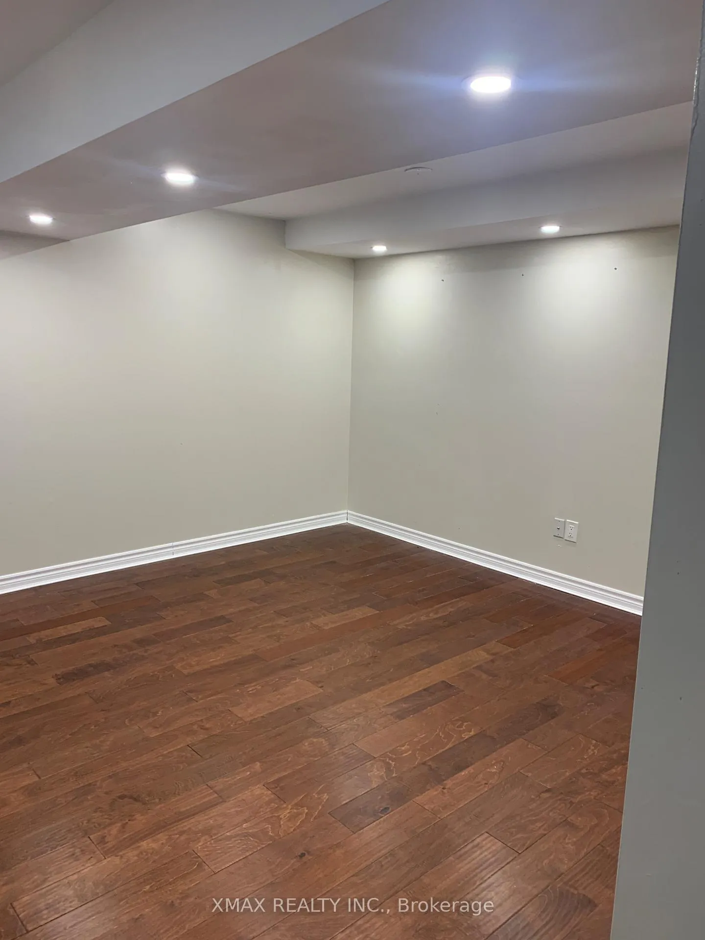 Photo 3 of 193 Sulmona Drive, Hamilton, Broughton — HOMEH