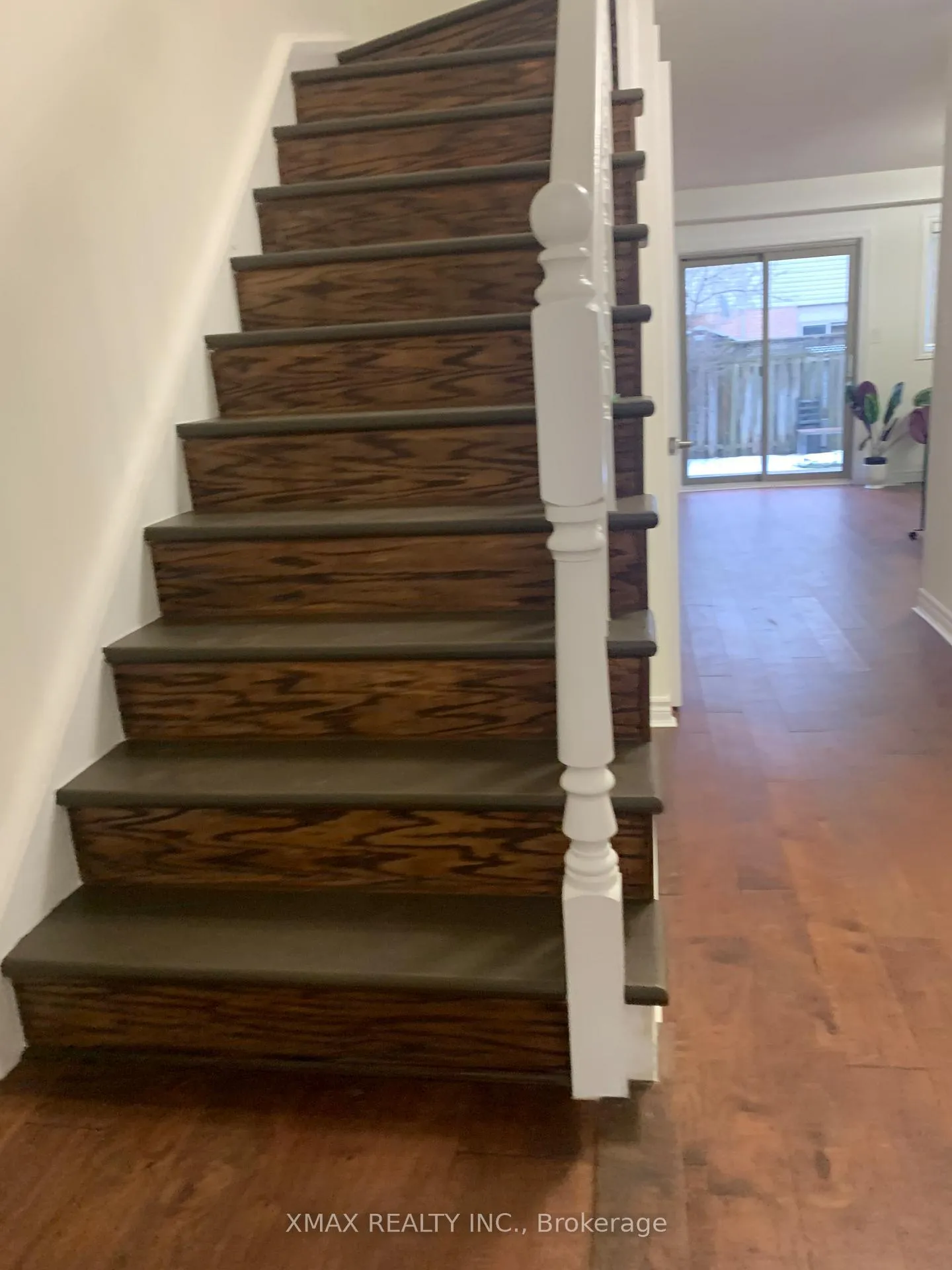 Photo 10 of 193 Sulmona Drive, Hamilton, Broughton — HOMEH