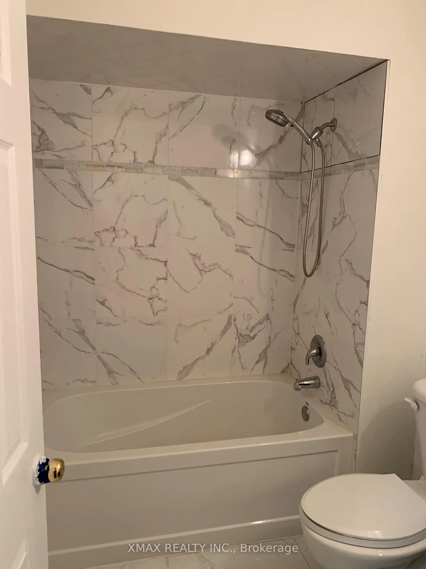Photo 15 of 193 Sulmona Drive, Hamilton, Broughton — HOMEH