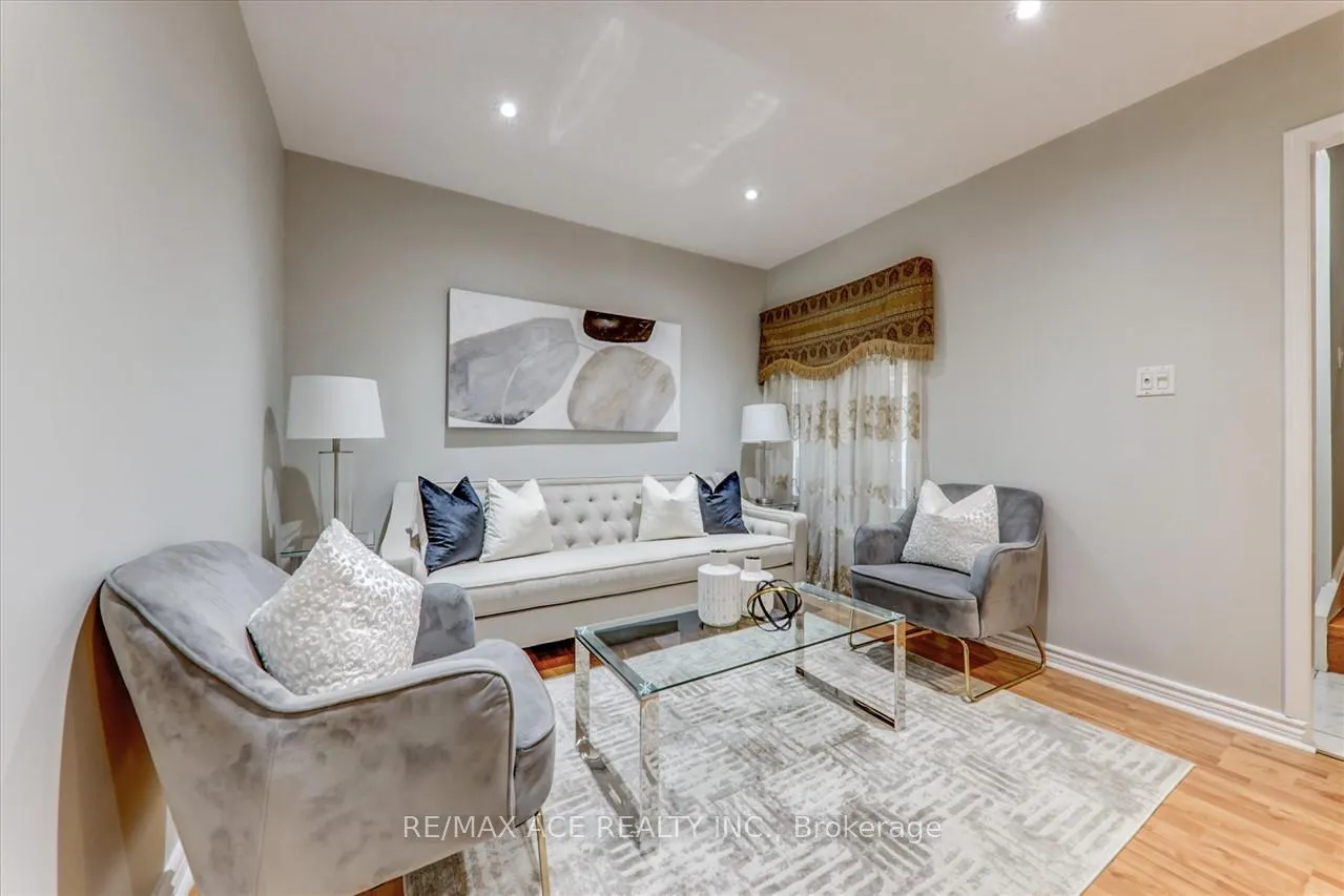 Photo 6 of 111 Laird Drive, Markham, Middlefield — HOMEH