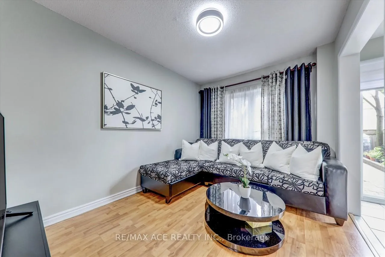 Photo 9 of 111 Laird Drive, Markham, Middlefield — HOMEH