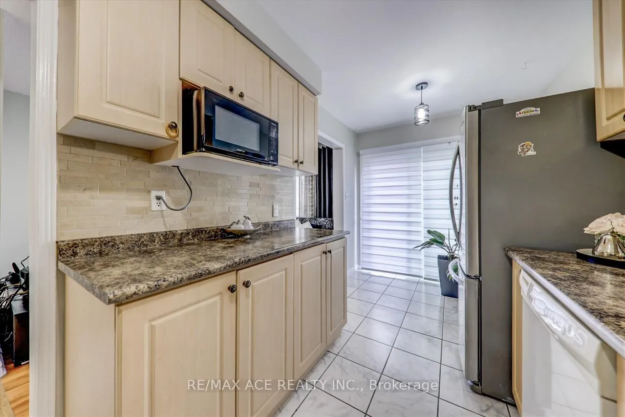 Photo 12 of 111 Laird Drive, Markham, Middlefield — HOMEH