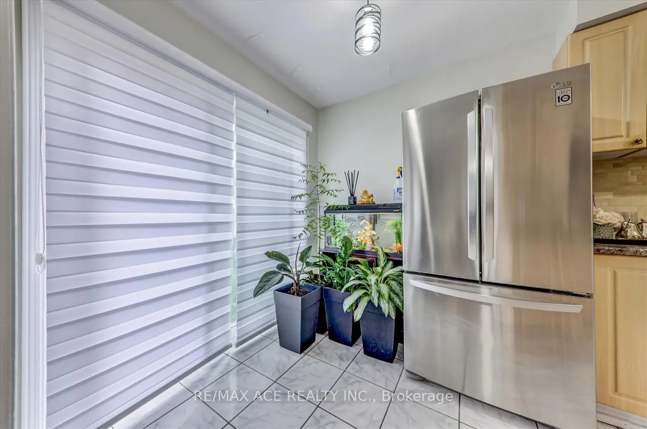 Photo 14 of 111 Laird Drive, Markham, Middlefield — HOMEH