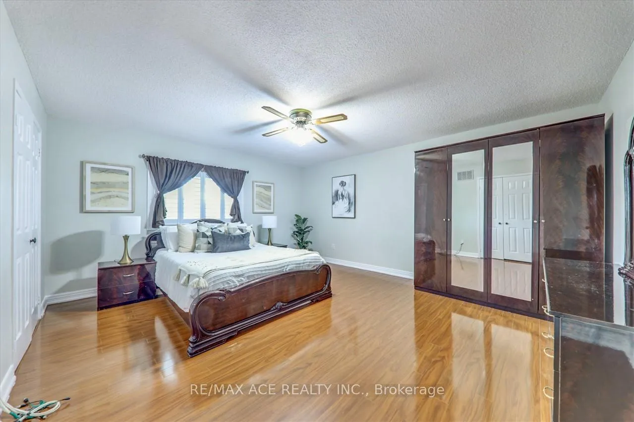 Photo 17 of 111 Laird Drive, Markham, Middlefield — HOMEH