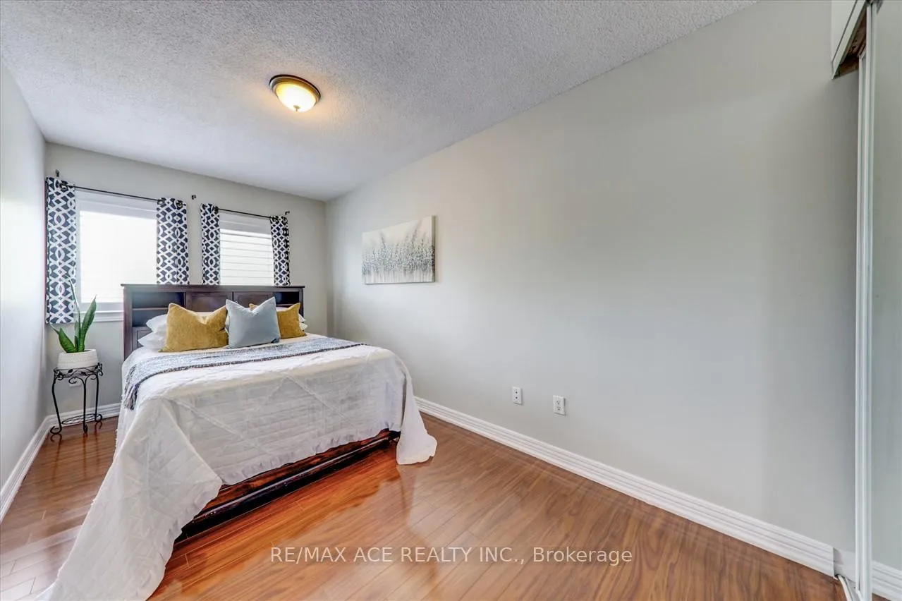Photo 20 of 111 Laird Drive, Markham, Middlefield — HOMEH
