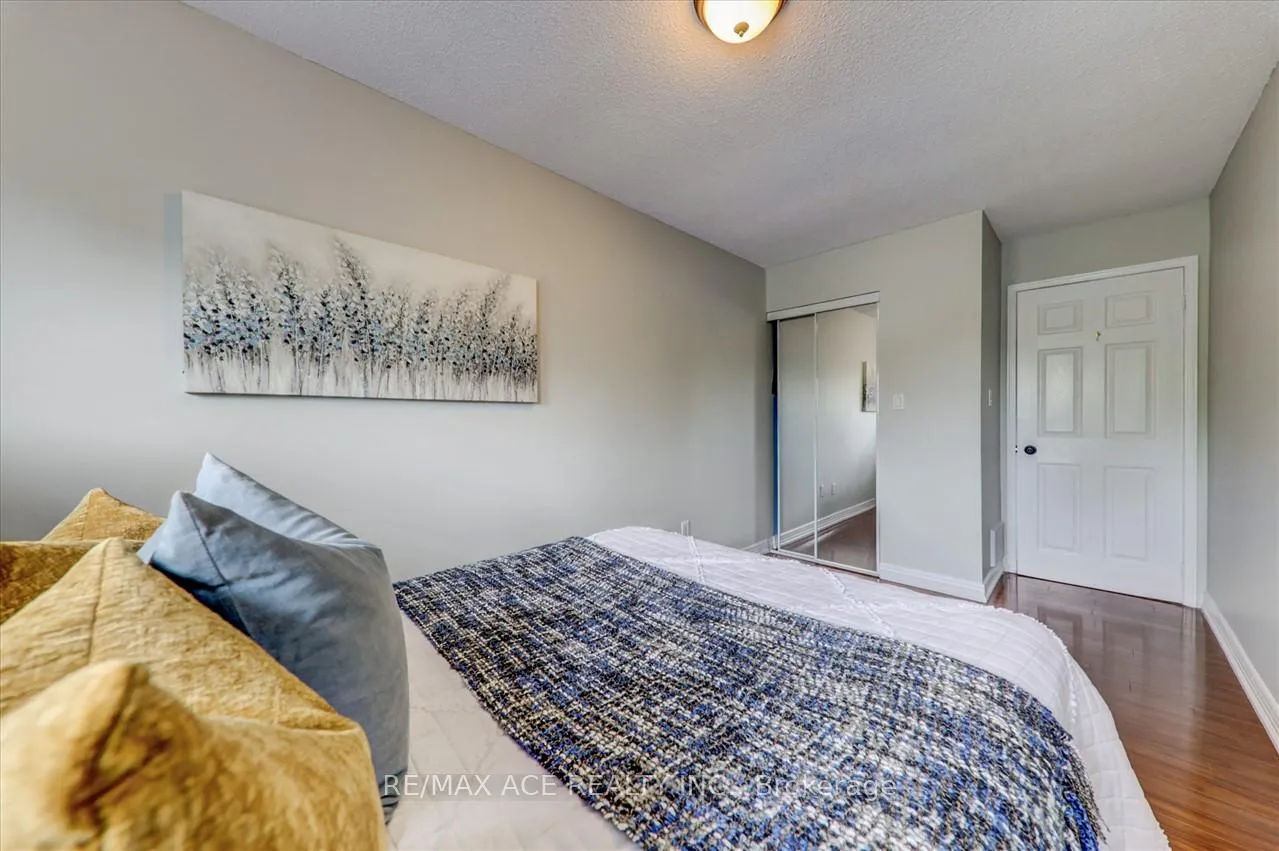 Photo 21 of 111 Laird Drive, Markham, Middlefield — HOMEH