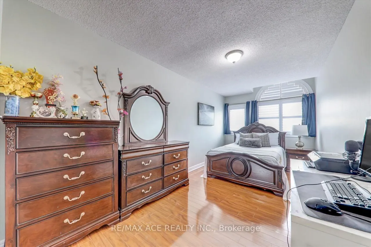 Photo 22 of 111 Laird Drive, Markham, Middlefield — HOMEH