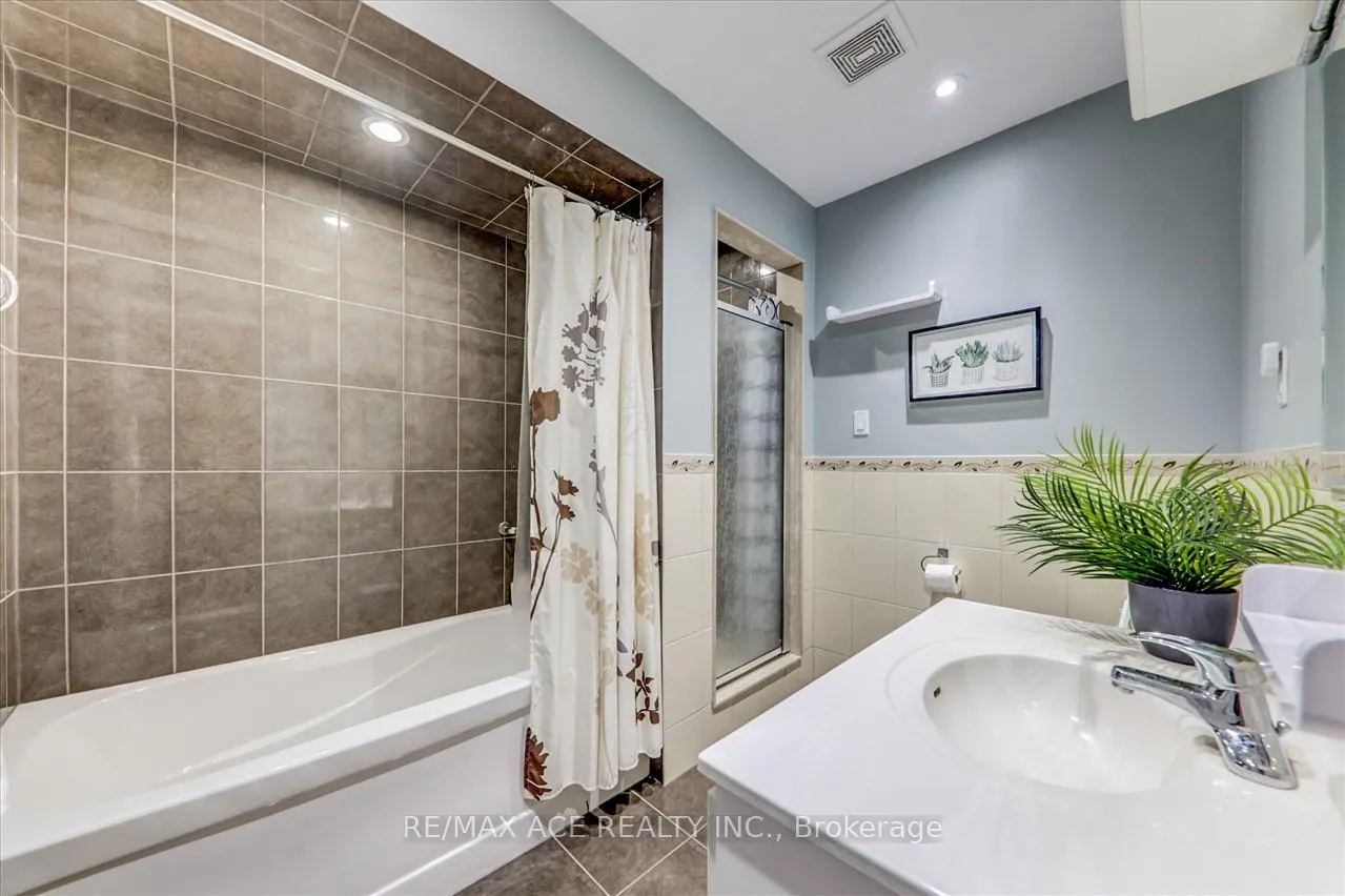 Photo 24 of 111 Laird Drive, Markham, Middlefield — HOMEH