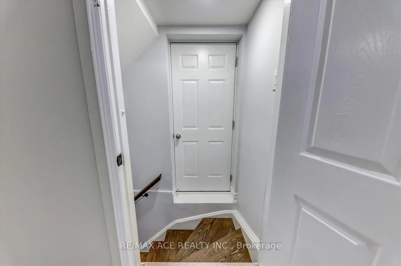 Photo 26 of 111 Laird Drive, Markham, Middlefield — HOMEH