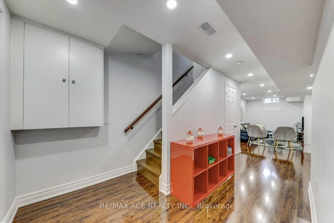Photo 27 of 111 Laird Drive, Markham, Middlefield — HOMEH