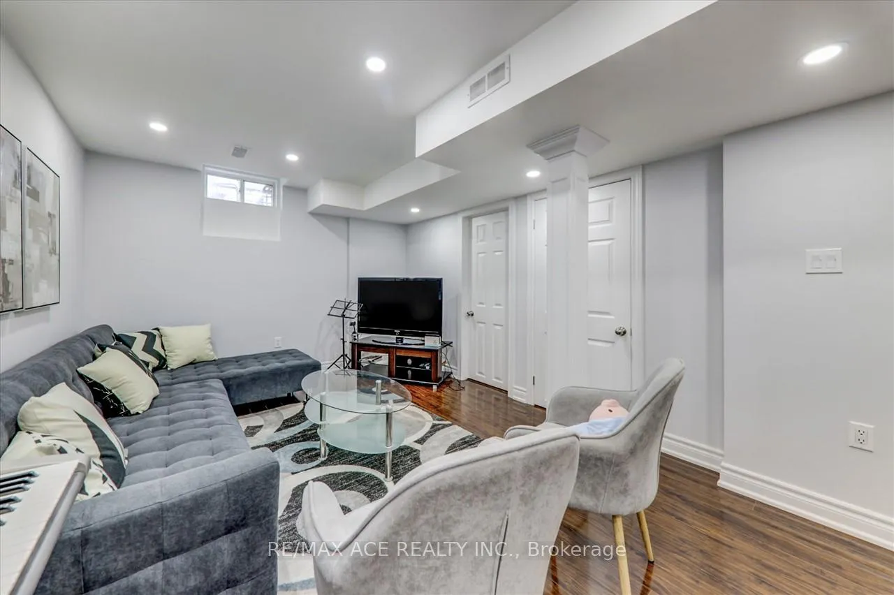 Photo 28 of 111 Laird Drive, Markham, Middlefield — HOMEH